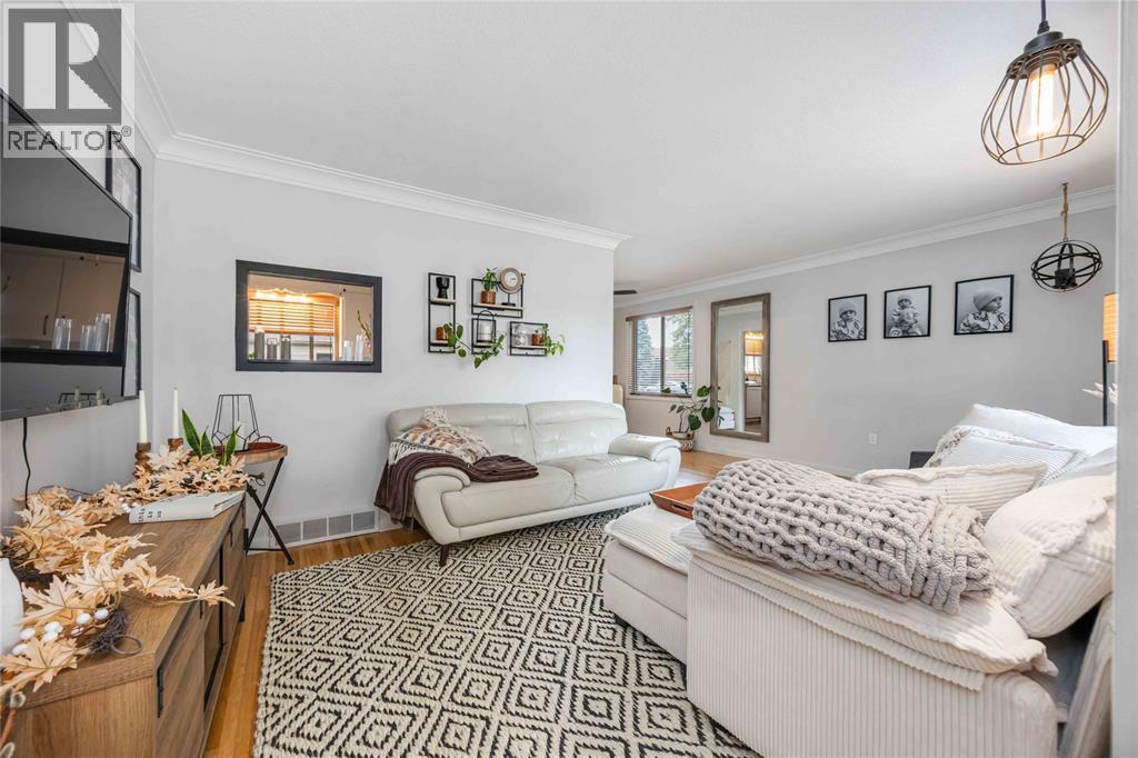 703 Michigan Avenue, Point Edward, Ontario  N7V 1G9 - Photo 10 - 25022405