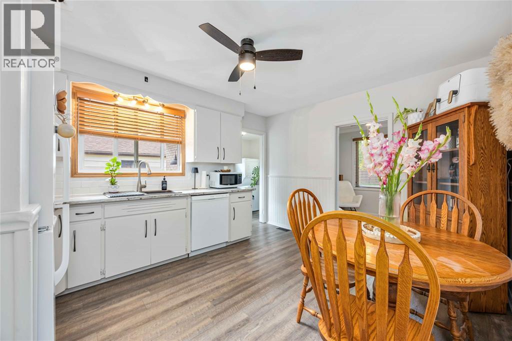 703 Michigan Avenue, Point Edward, Ontario  N7V 1G9 - Photo 14 - 25022405