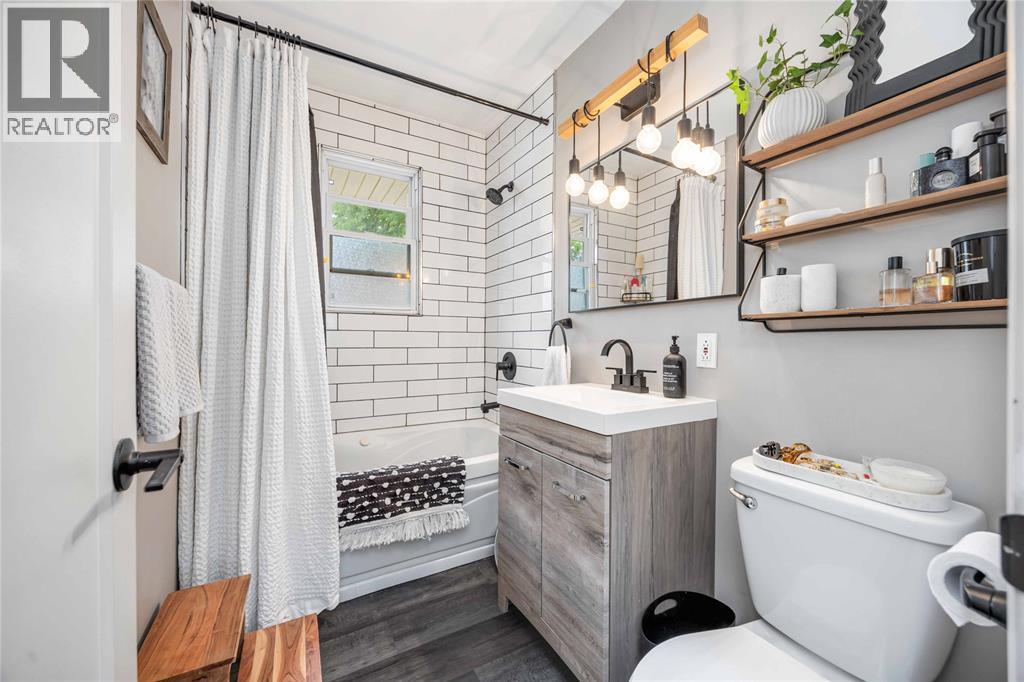 703 Michigan Avenue, Point Edward, Ontario  N7V 1G9 - Photo 18 - 25022405