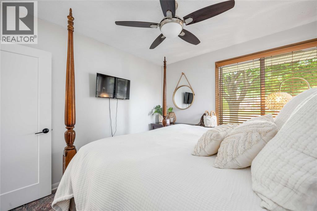 703 Michigan Avenue, Point Edward, Ontario  N7V 1G9 - Photo 24 - 25022405