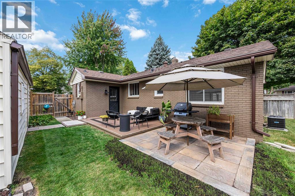 703 Michigan Avenue, Point Edward, Ontario  N7V 1G9 - Photo 29 - 25022405