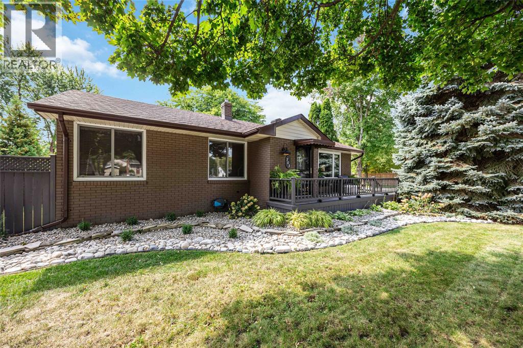 703 Michigan Avenue, Point Edward, Ontario  N7V 1G9 - Photo 3 - 25022405