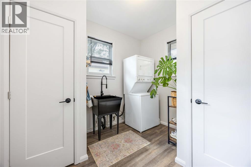 703 Michigan Avenue, Point Edward, Ontario  N7V 1G9 - Photo 6 - 25022405