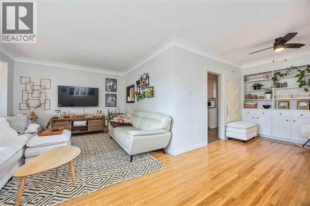 703 Michigan Avenue, Point Edward, Ontario  N7V 1G9 - Photo 8 - 25022405