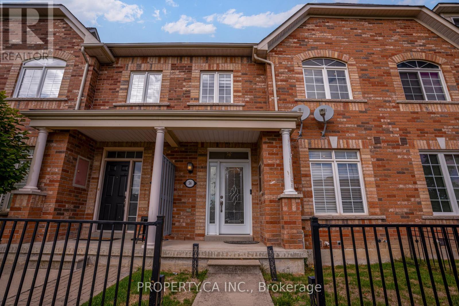 58 Wicker Park Way, Whitby, Ontario  L1R 0C7 - Photo 4 - E12393877