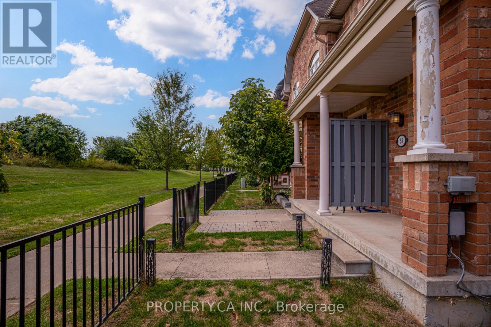 58 Wicker Park Way, Whitby, Ontario  L1R 0C7 - Photo 5 - E12393877
