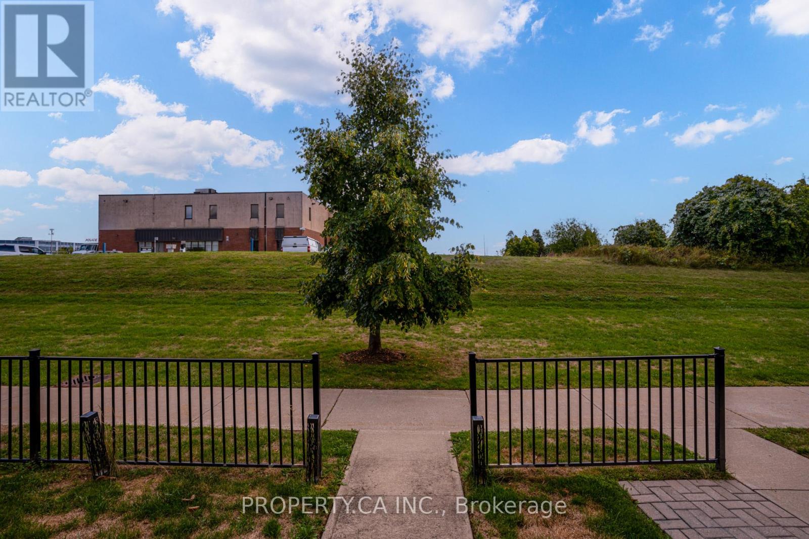 58 Wicker Park Way, Whitby, Ontario  L1R 0C7 - Photo 8 - E12393877