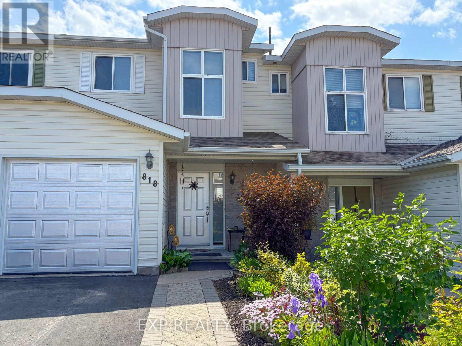 818 Eighth Street, Renfrew, Ontario  K7V 4K9 - Photo 2 - X12393975
