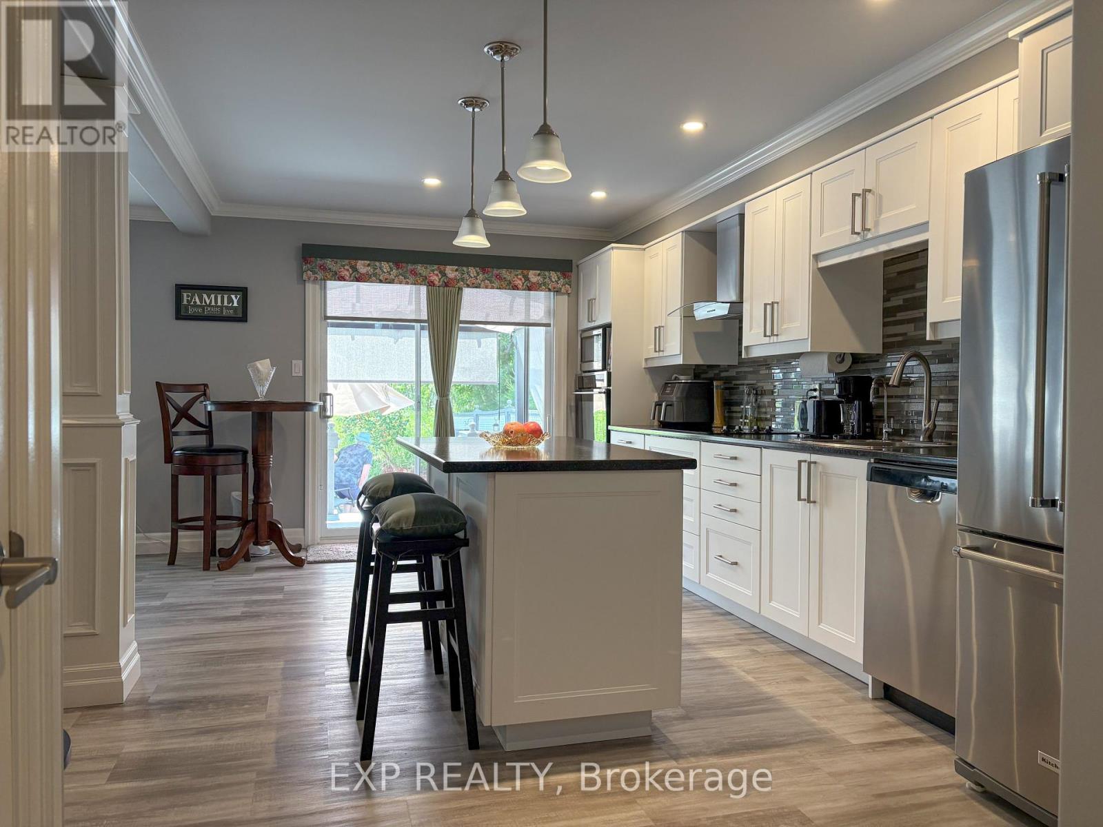 818 Eighth Street, Renfrew, Ontario  K7V 4K9 - Photo 5 - X12393975