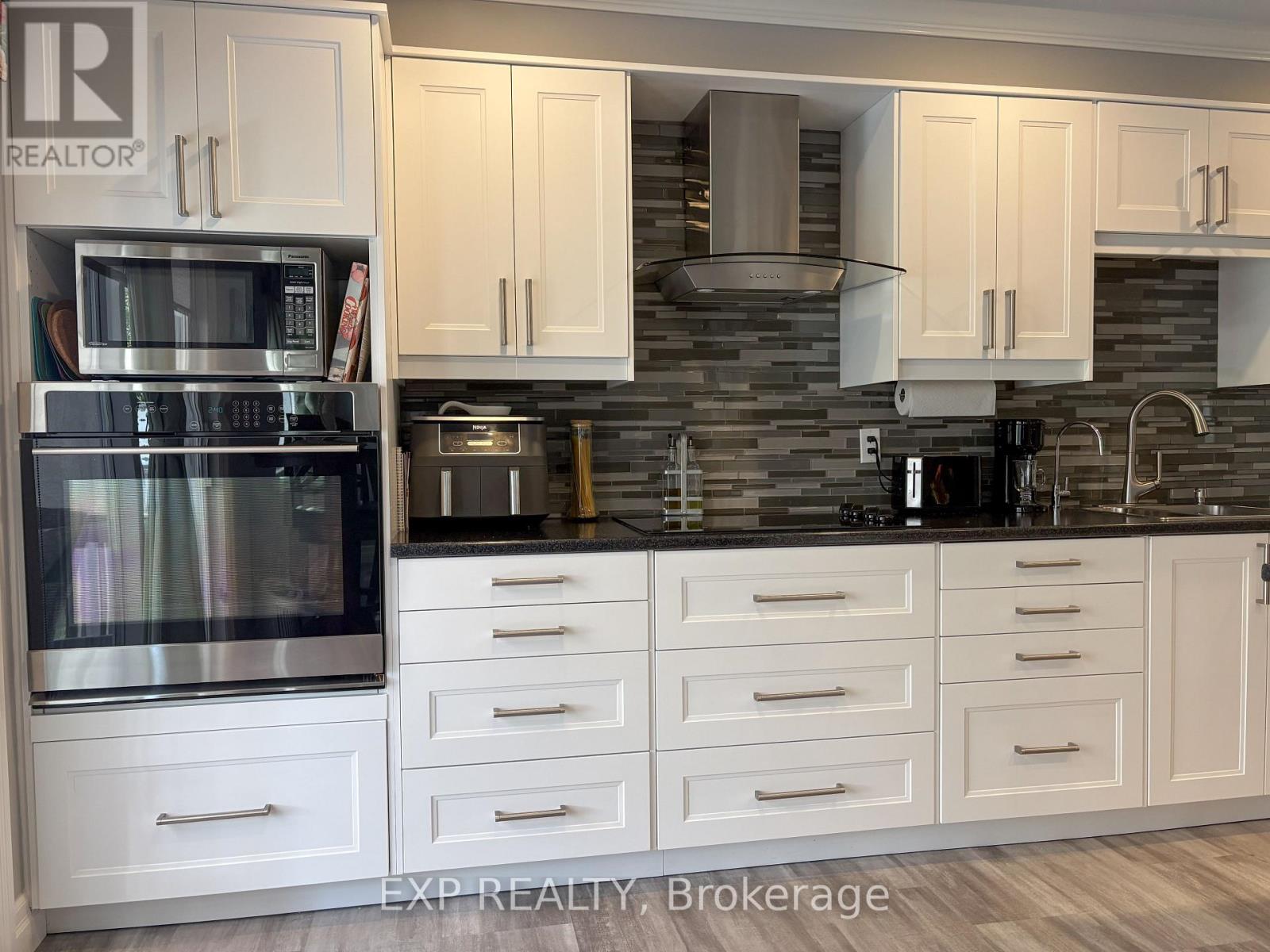 818 Eighth Street, Renfrew, Ontario  K7V 4K9 - Photo 7 - X12393975