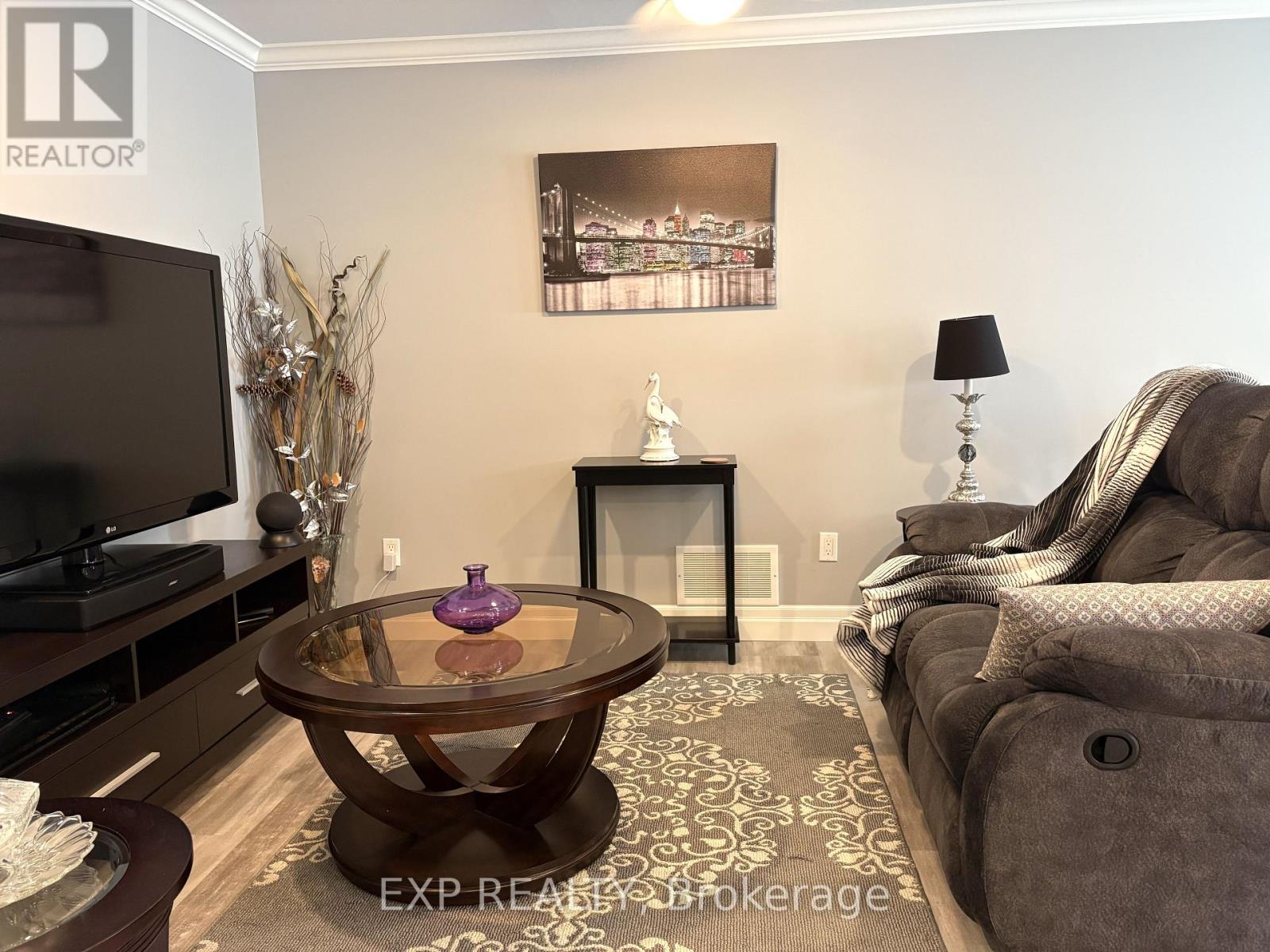 818 Eighth Street, Renfrew, Ontario  K7V 4K9 - Photo 9 - X12393975