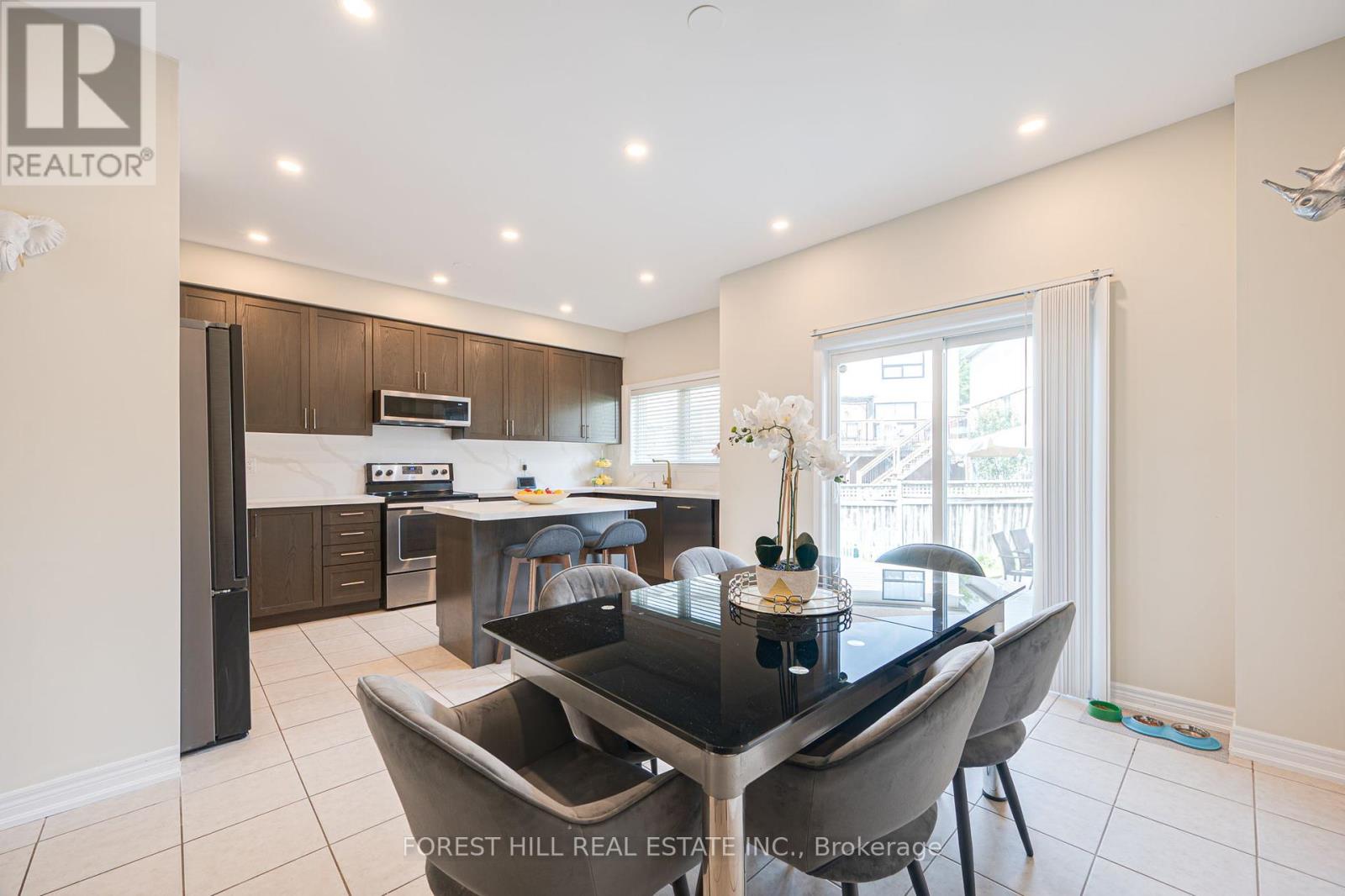 59 Matthewson Avenue, Bradford West Gwillimbury (Bradford), Ontario  L3Z 0P3 - Photo 10 - N12393829