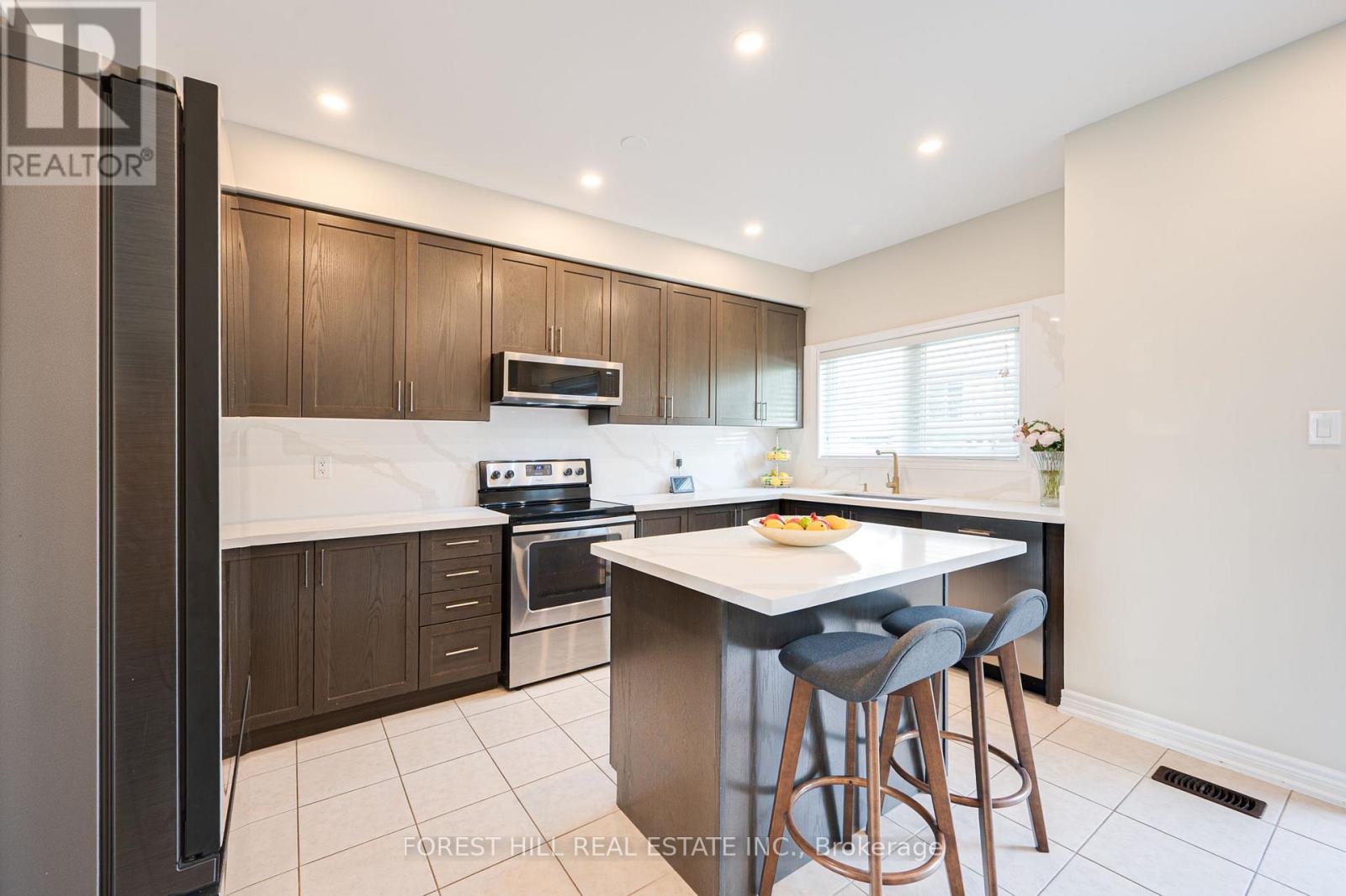 59 Matthewson Avenue, Bradford West Gwillimbury (Bradford), Ontario  L3Z 0P3 - Photo 15 - N12393829