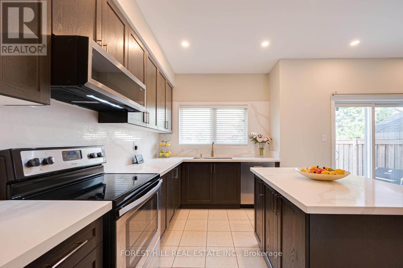 59 Matthewson Avenue, Bradford West Gwillimbury (Bradford), Ontario  L3Z 0P3 - Photo 17 - N12393829