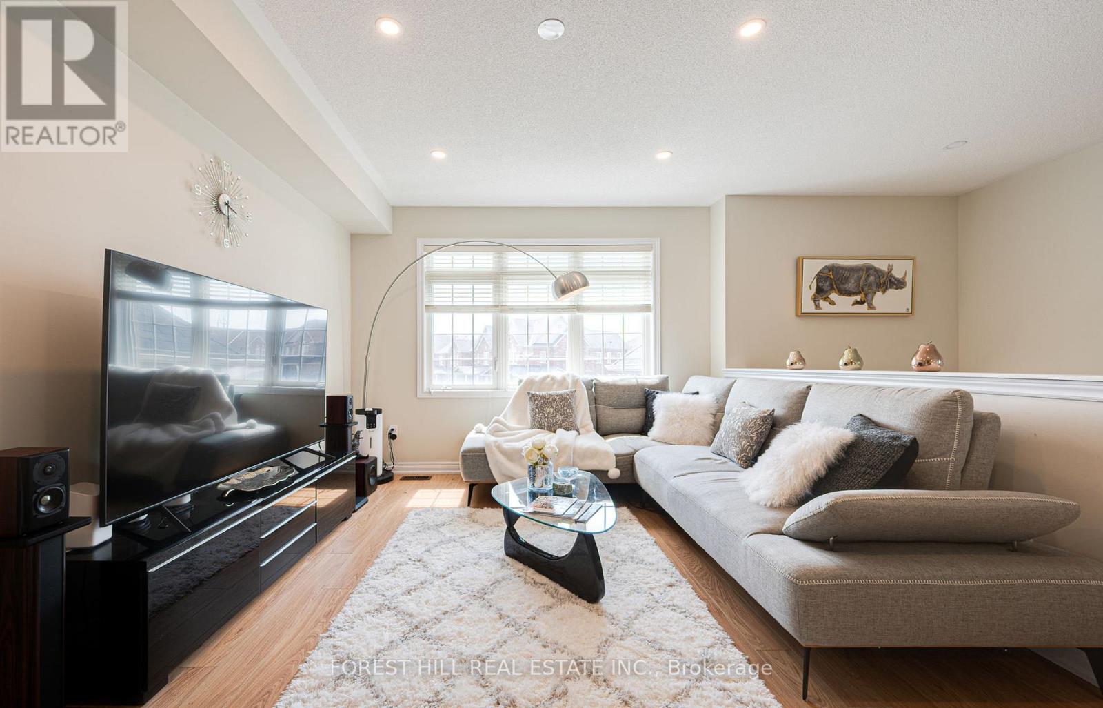 59 Matthewson Avenue, Bradford West Gwillimbury (Bradford), Ontario  L3Z 0P3 - Photo 4 - N12393829