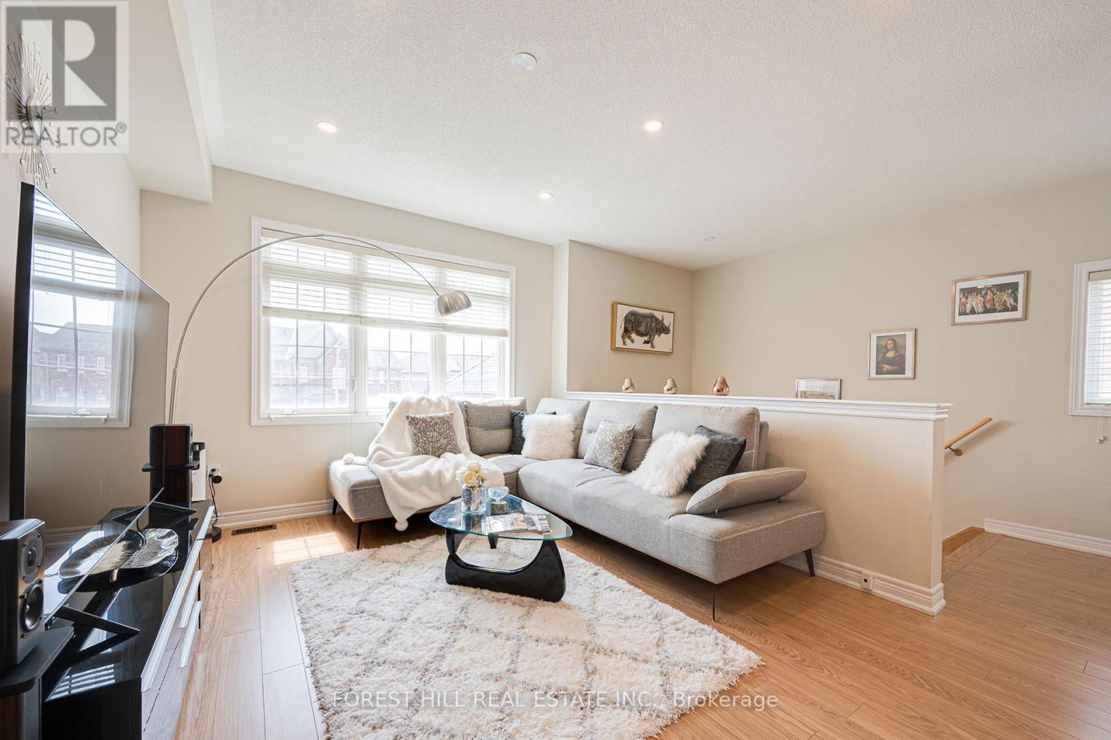59 Matthewson Avenue, Bradford West Gwillimbury (Bradford), Ontario  L3Z 0P3 - Photo 6 - N12393829