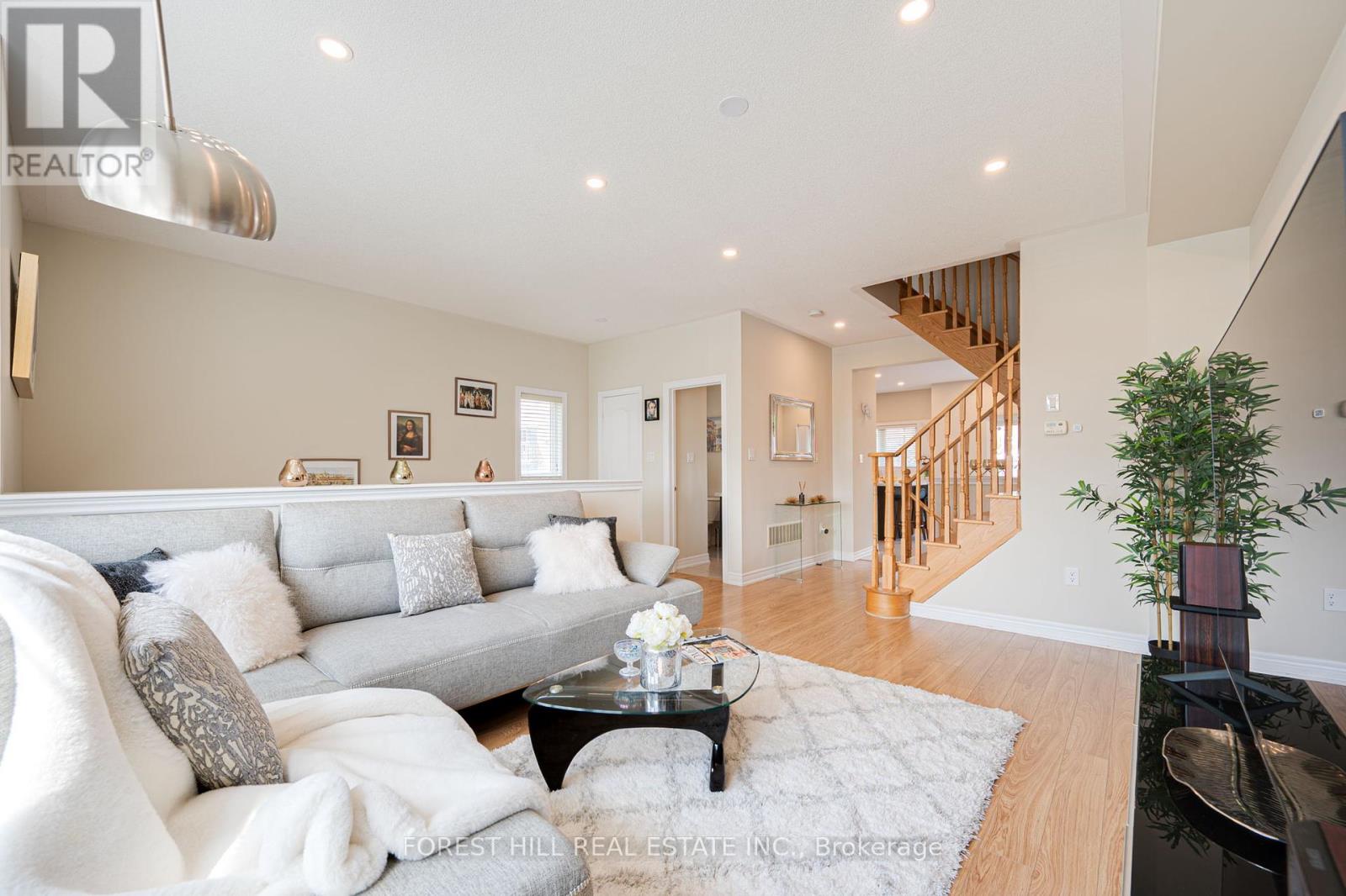 59 Matthewson Avenue, Bradford West Gwillimbury (Bradford), Ontario  L3Z 0P3 - Photo 7 - N12393829