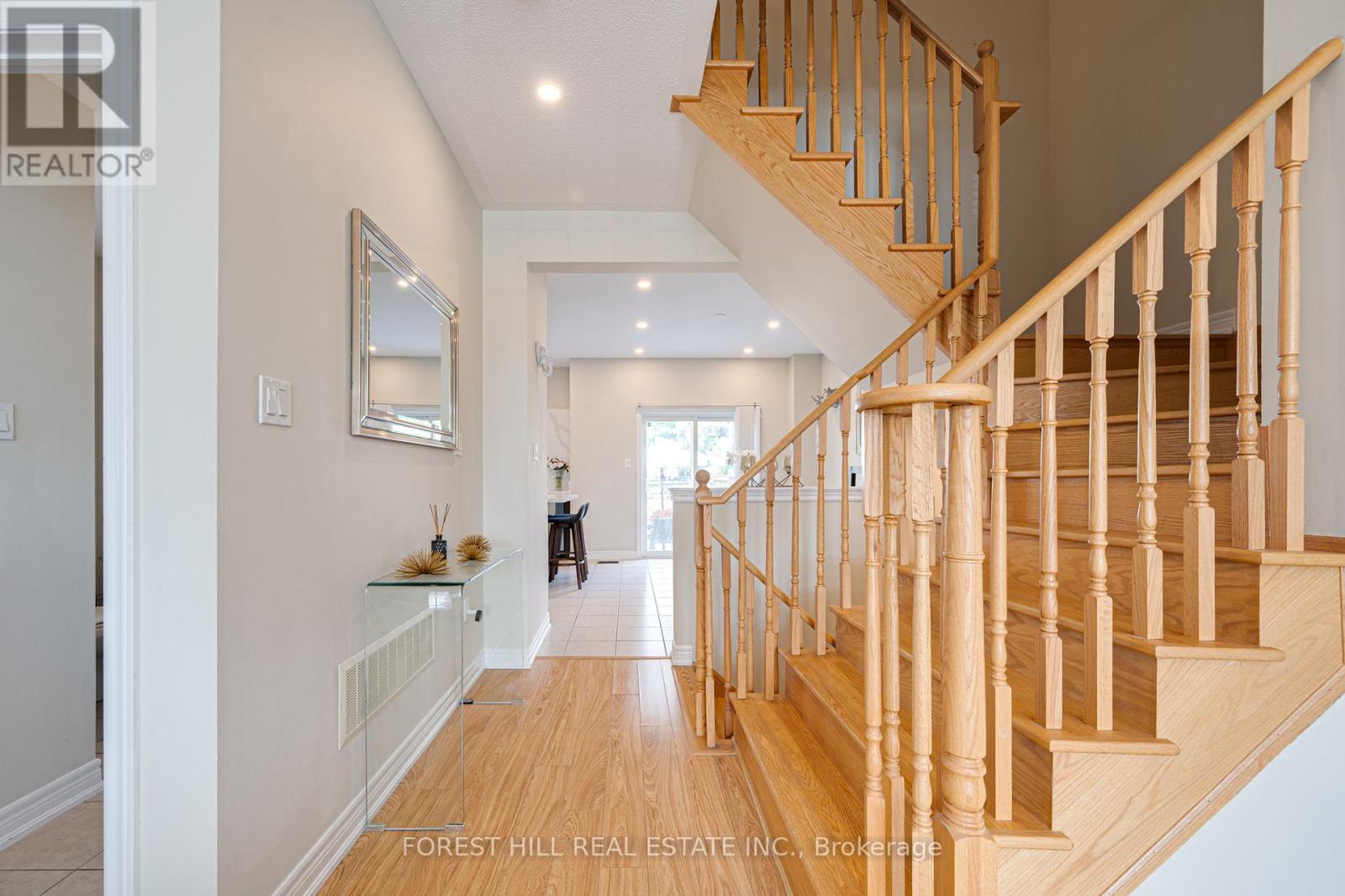 59 Matthewson Avenue, Bradford West Gwillimbury (Bradford), Ontario  L3Z 0P3 - Photo 8 - N12393829