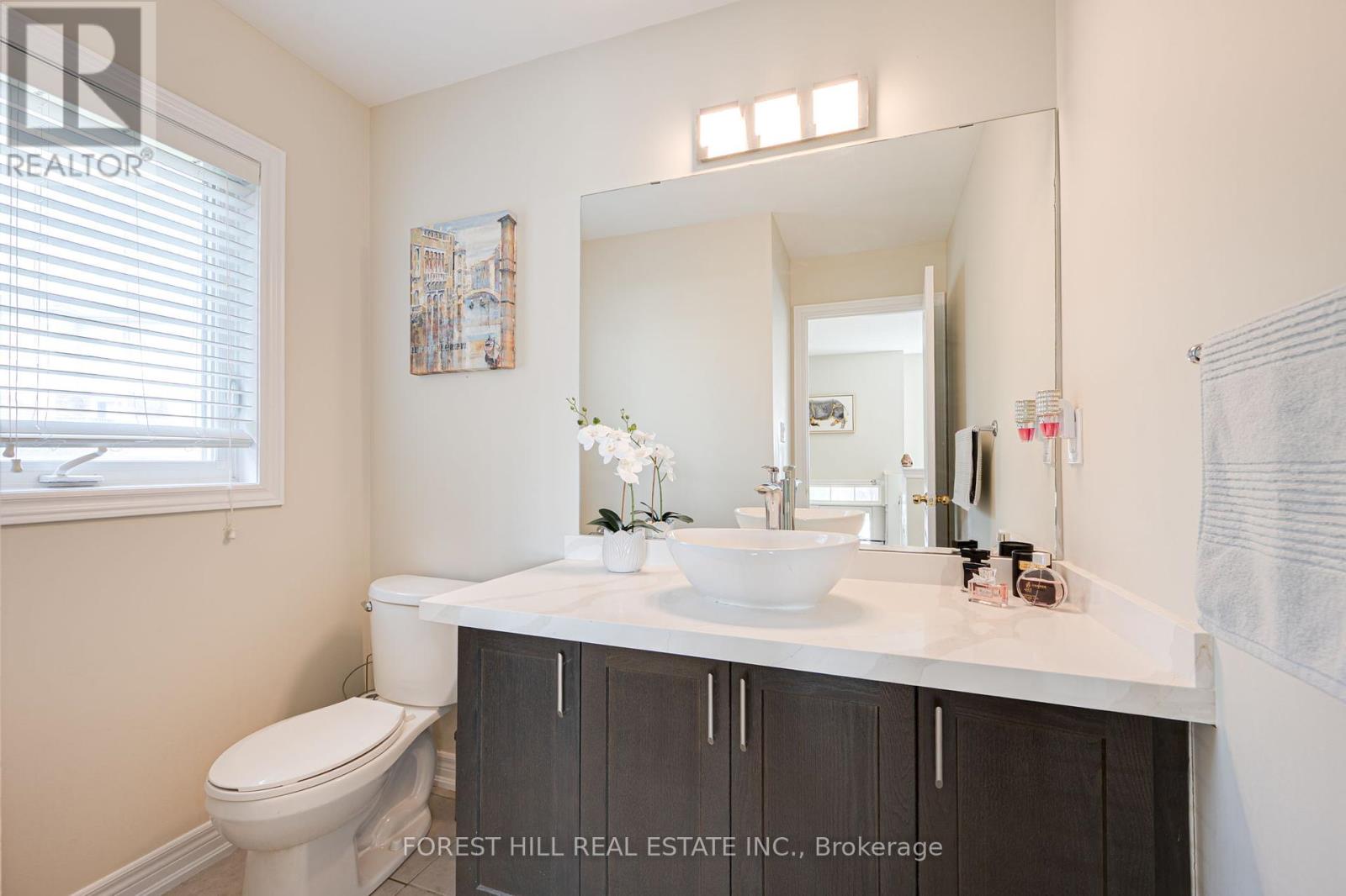 59 Matthewson Avenue, Bradford West Gwillimbury (Bradford), Ontario  L3Z 0P3 - Photo 9 - N12393829