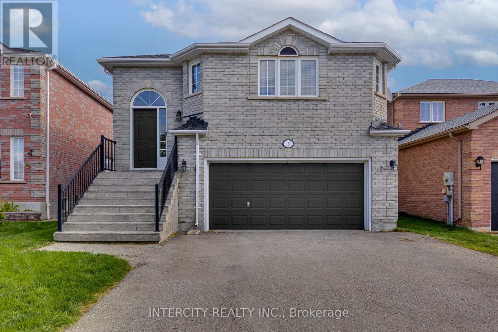 132 Dean Avenue, Barrie, Ontario  L4N 0V6 - Photo 1 - S12393904