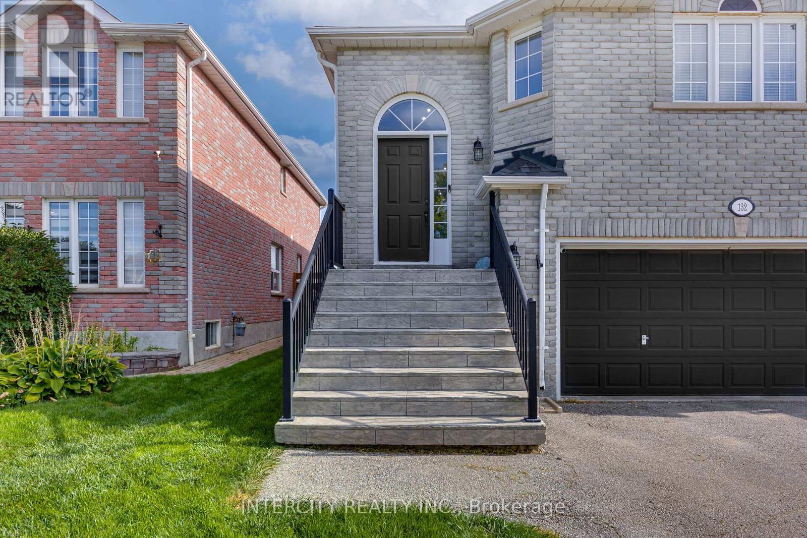 132 Dean Avenue, Barrie, Ontario  L4N 0V6 - Photo 3 - S12393904