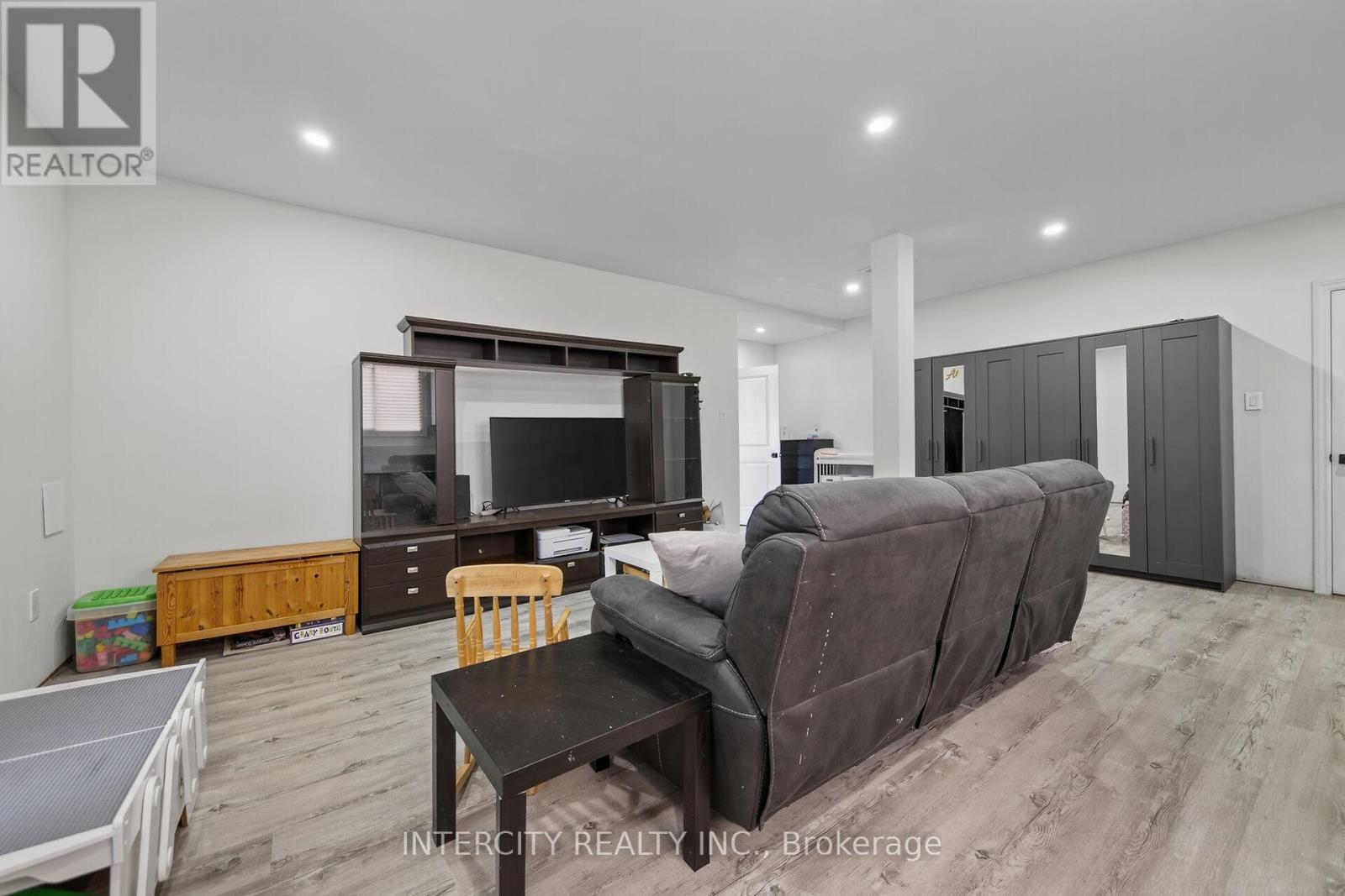 132 Dean Avenue, Barrie, Ontario  L4N 0V6 - Photo 30 - S12393904