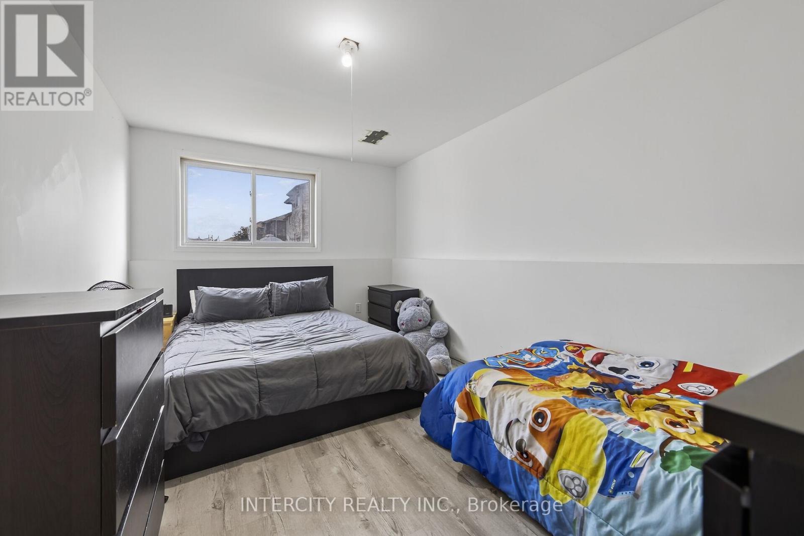 132 Dean Avenue, Barrie, Ontario  L4N 0V6 - Photo 33 - S12393904
