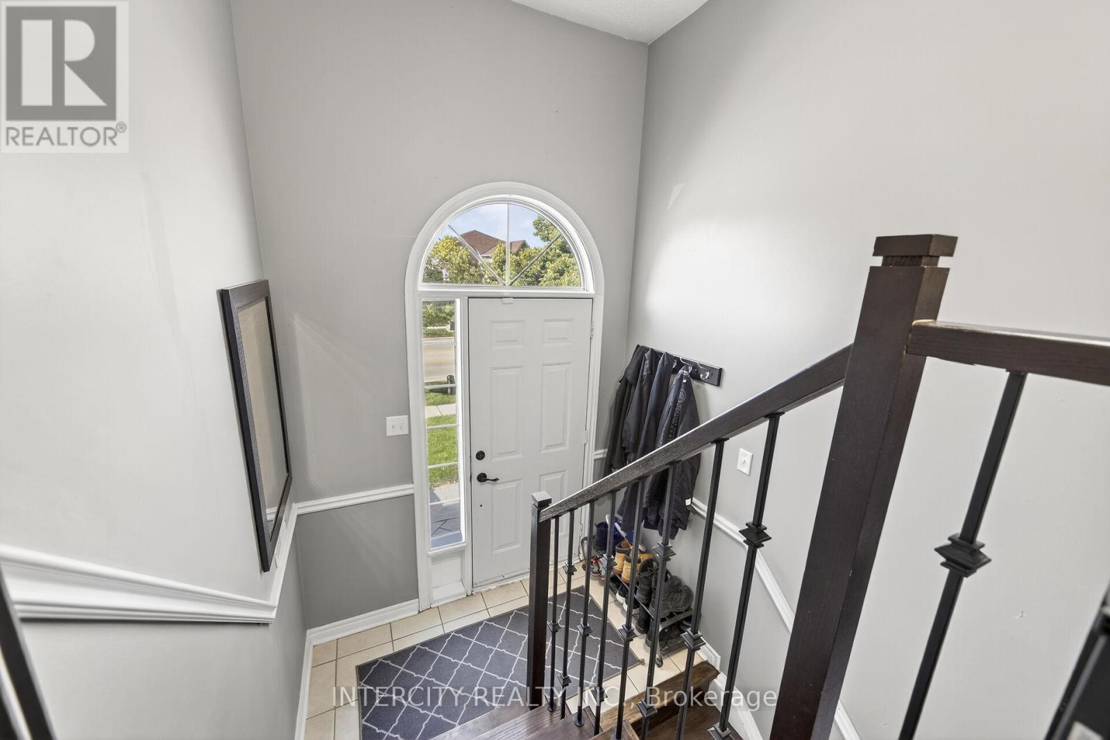 132 Dean Avenue, Barrie, Ontario  L4N 0V6 - Photo 5 - S12393904