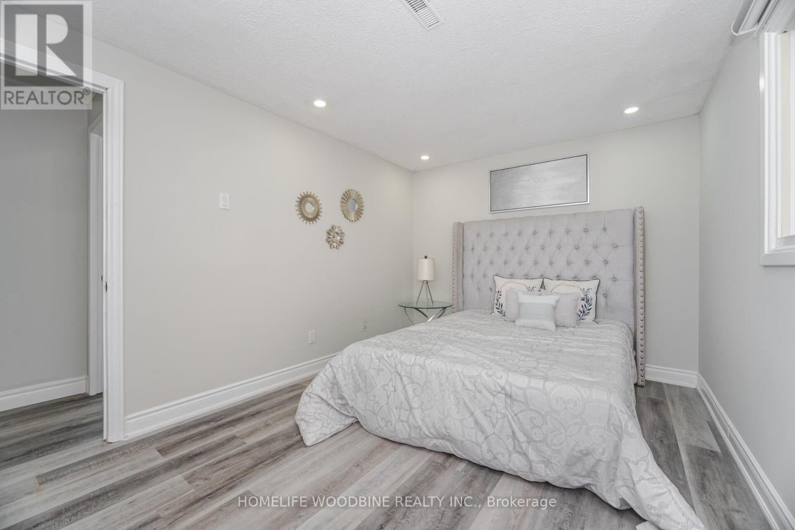 22 Highview Trail, Brampton, Ontario  L6S 1P5 - Photo 25 - W12393832
