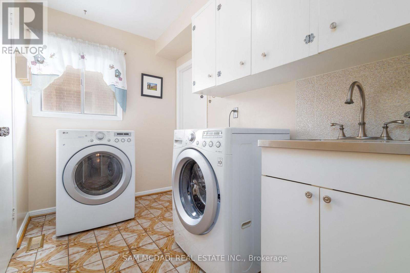 2529 Claymore Crescent, Mississauga (Erindale), Ontario  L5C 3A2 - Photo 14 - W12393866