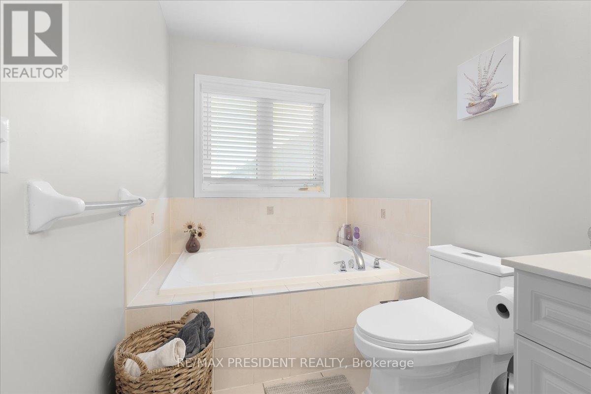 56 Natronia Trail, Brampton (Bram East), Ontario  L6P 3N8 - Photo 23 - W12393879