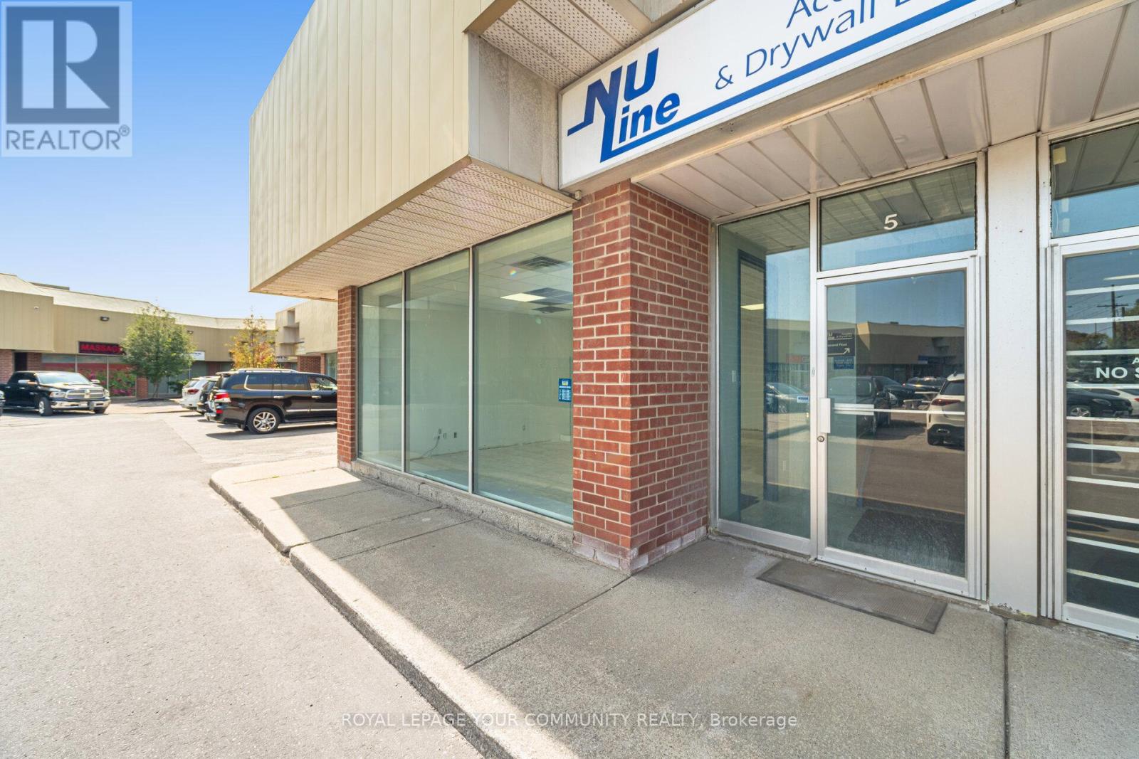 5 - 2001 Albion Road, Toronto, Ontario  M9W 6V6 - Photo 3 - W12393900