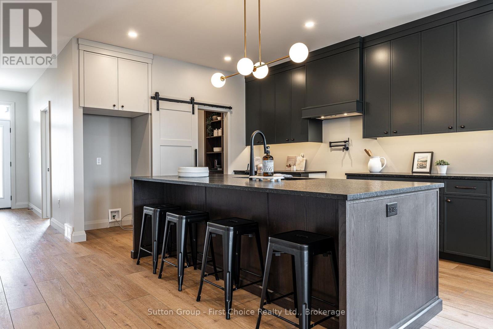 236 Henry Street, West Perth (Mitchell), Ontario  N0K 1N0 - Photo 10 - X12225322