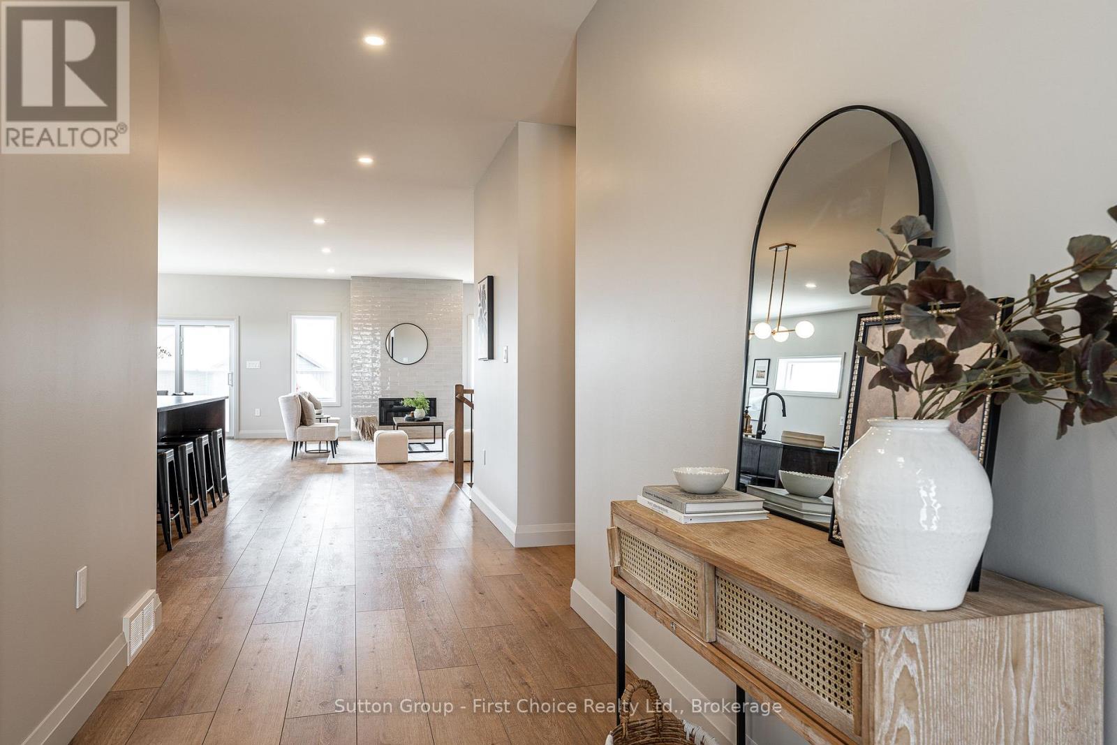 236 Henry Street, West Perth (Mitchell), Ontario  N0K 1N0 - Photo 4 - X12225322