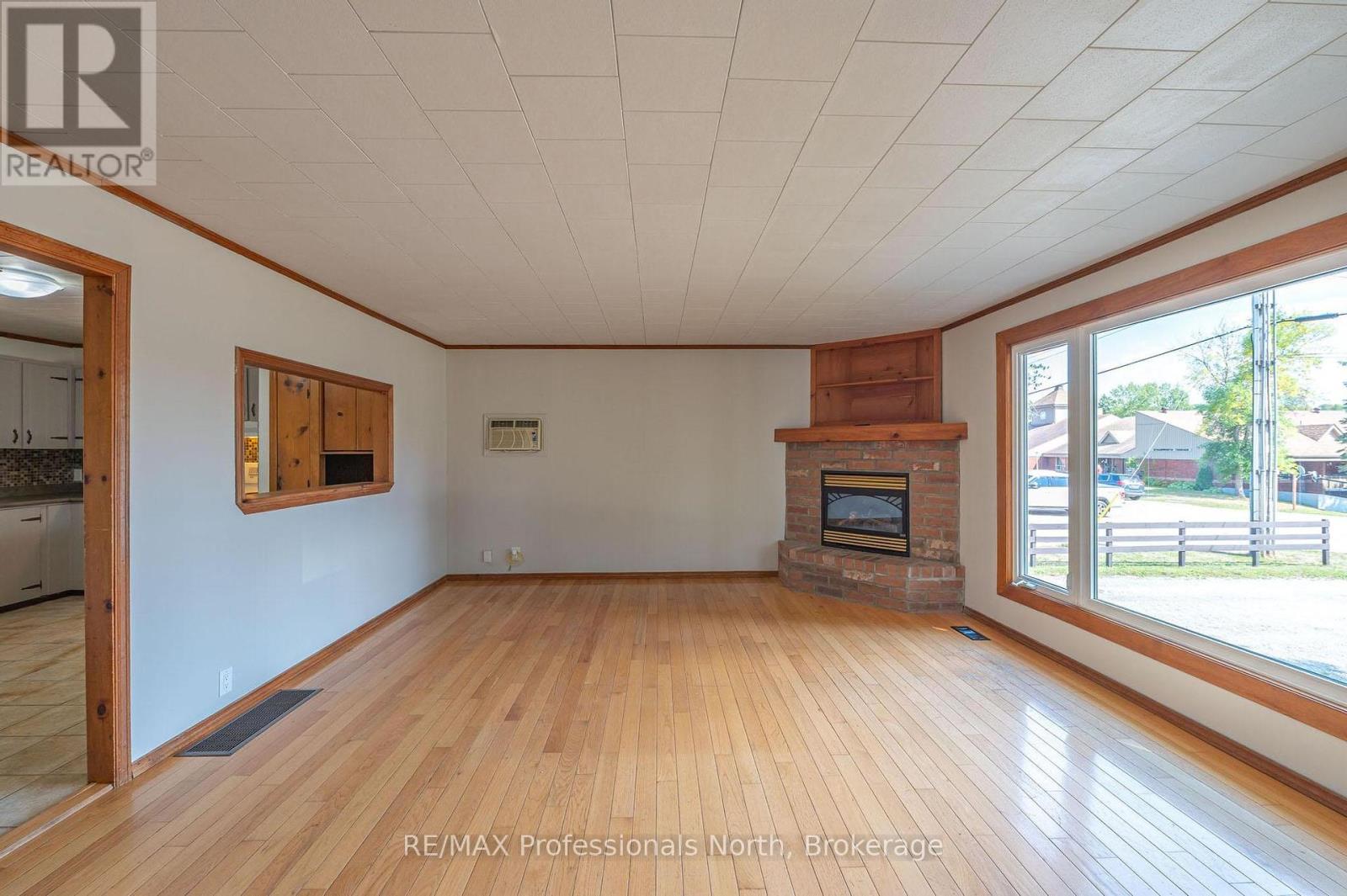 26 Prentice Street, Minden Hills, Ontario  K0M 2K0 - Photo 12 - X12392637
