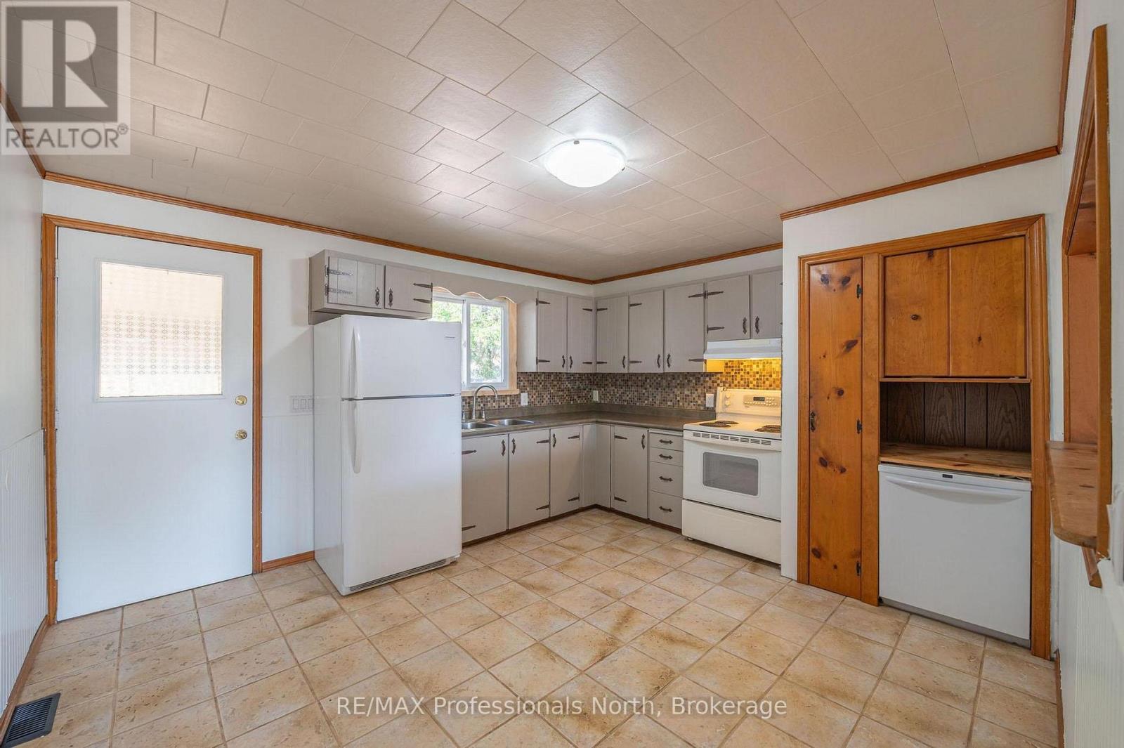 26 Prentice Street, Minden Hills, Ontario  K0M 2K0 - Photo 16 - X12392637