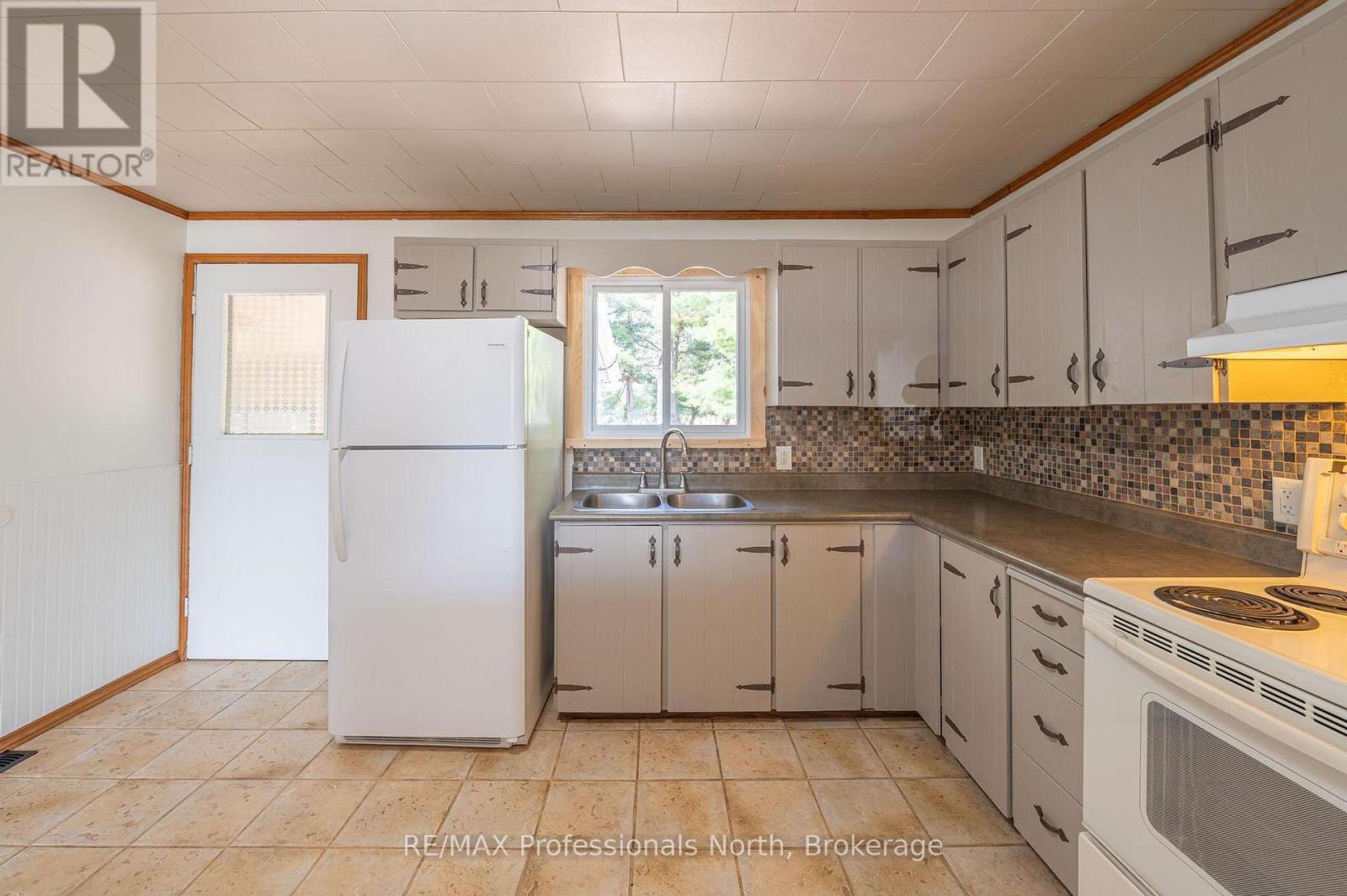 26 Prentice Street, Minden Hills, Ontario  K0M 2K0 - Photo 18 - X12392637