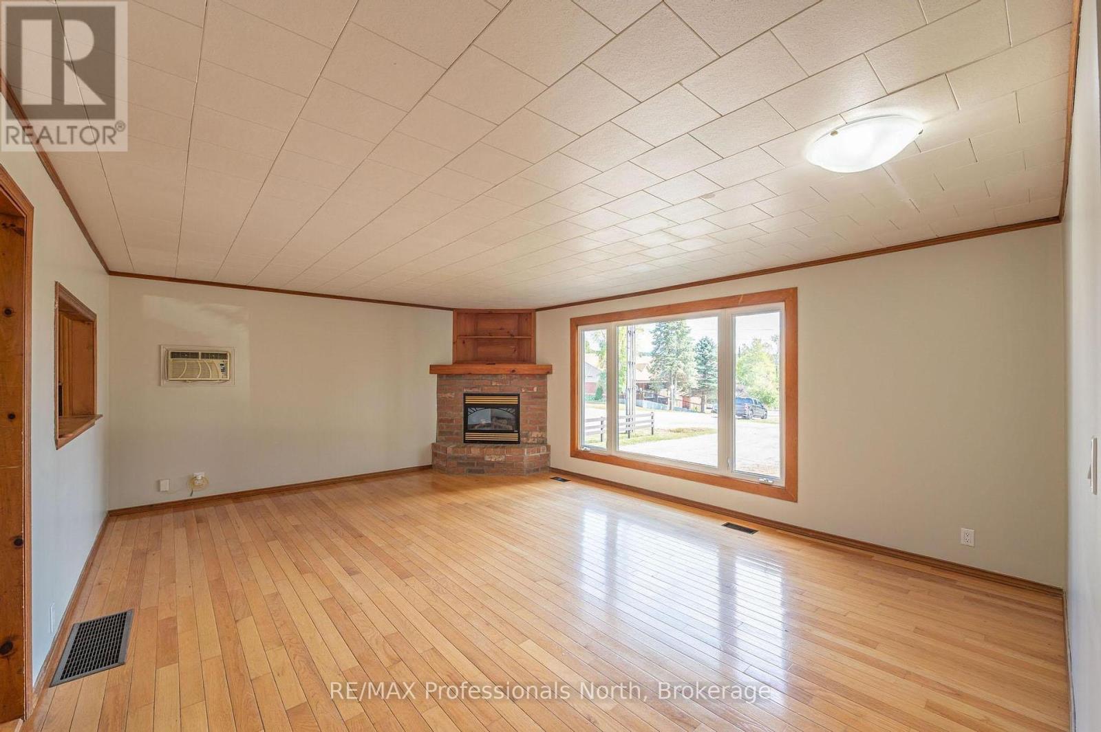 26 Prentice Street, Minden Hills, Ontario  K0M 2K0 - Photo 30 - X12392637