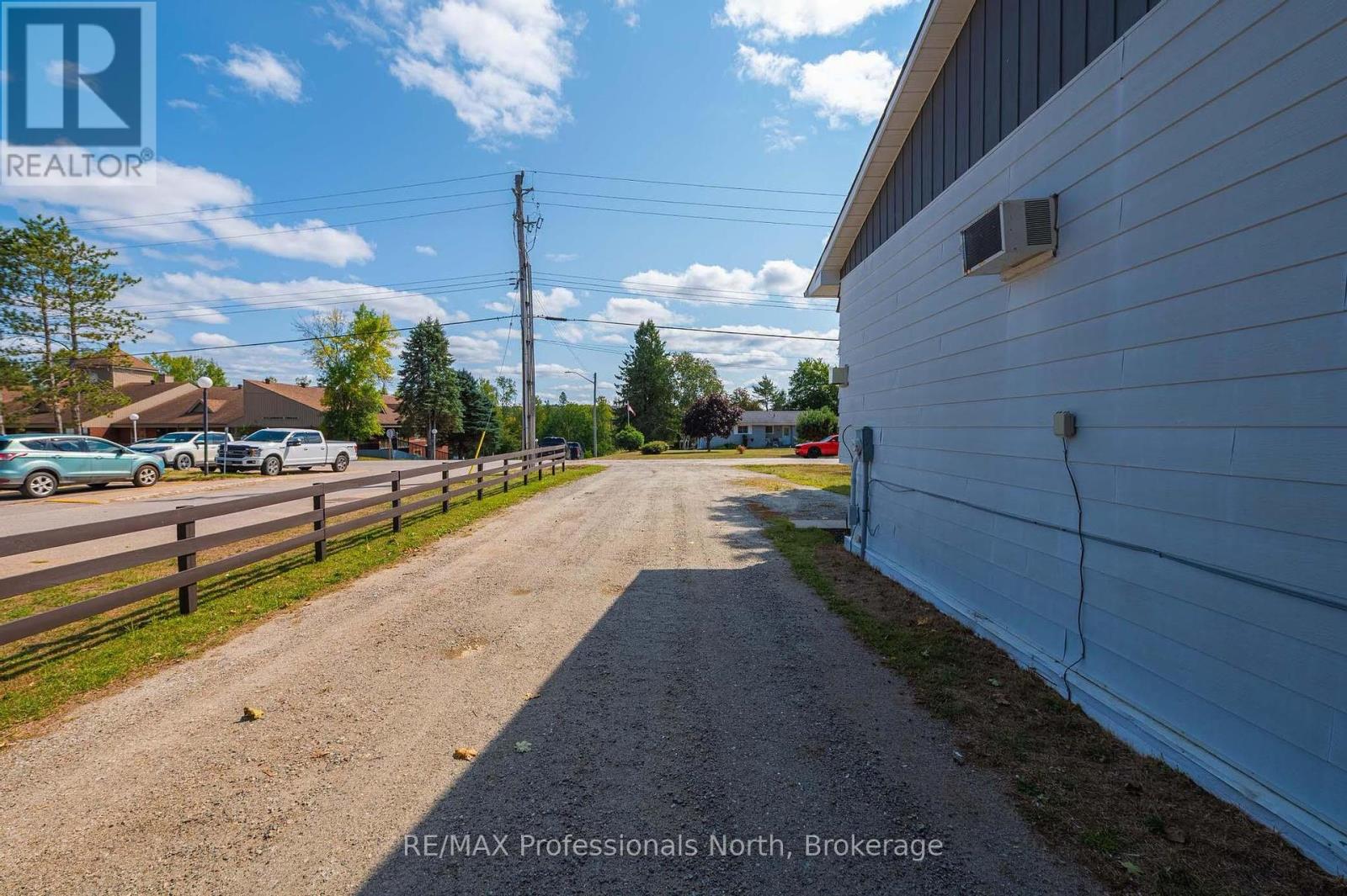 26 Prentice Street, Minden Hills, Ontario  K0M 2K0 - Photo 6 - X12392637