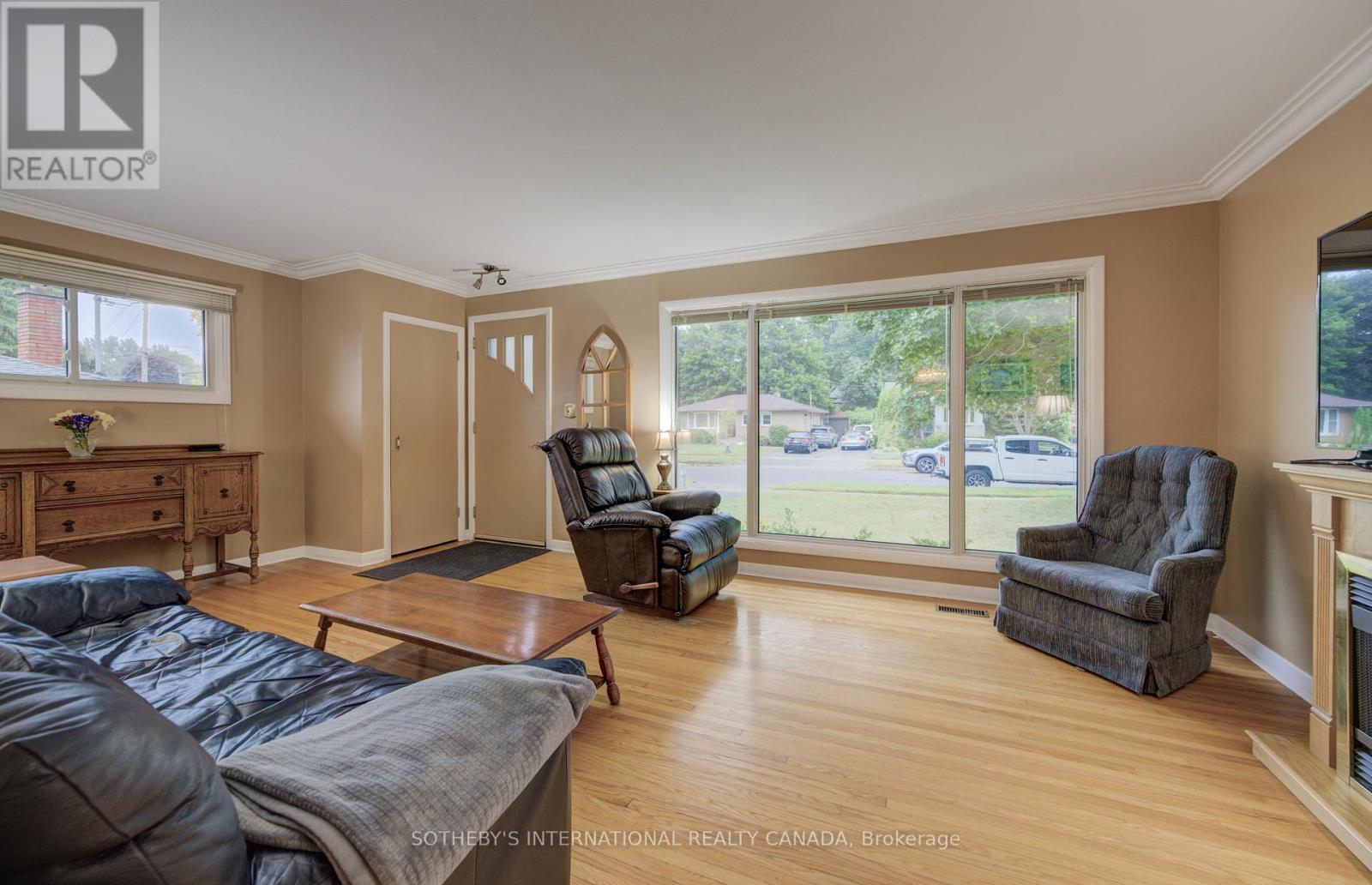 51 Ottawa Crescent W, Guelph, Ontario  N1E 2A7 - Photo 11 - X12393834