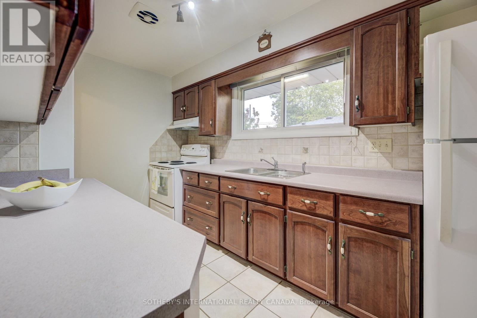 51 Ottawa Crescent W, Guelph, Ontario  N1E 2A7 - Photo 15 - X12393834
