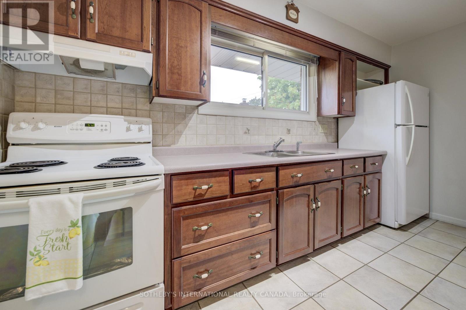 51 Ottawa Crescent W, Guelph, Ontario  N1E 2A7 - Photo 16 - X12393834
