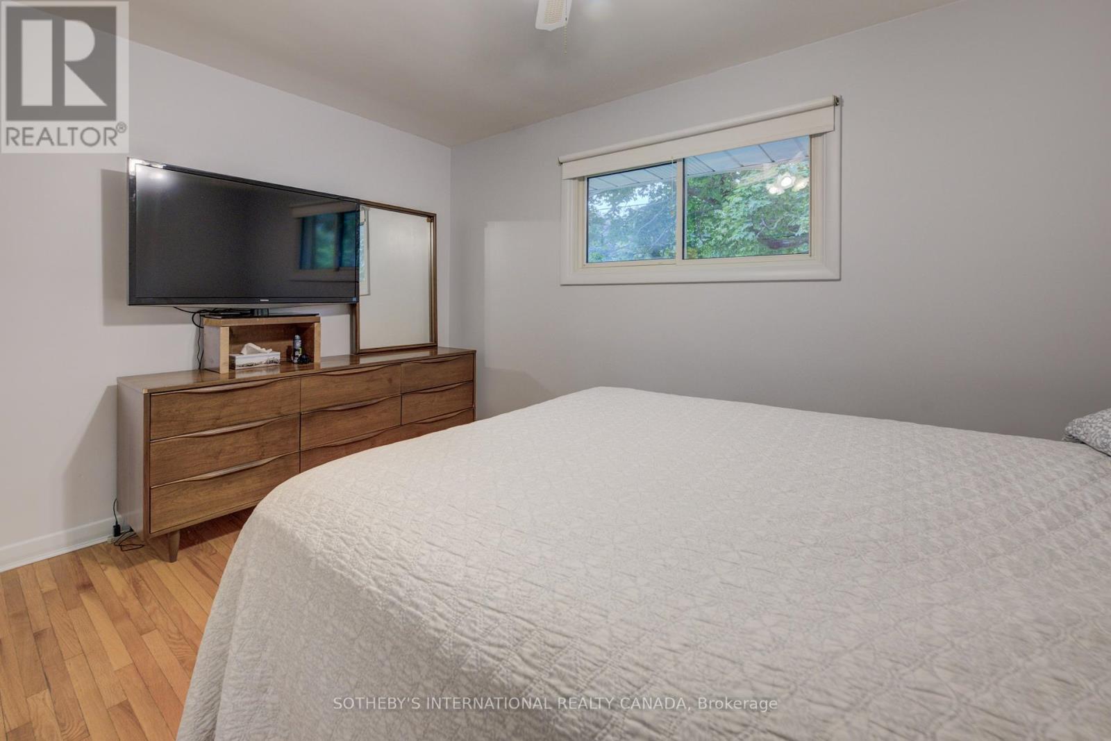 51 Ottawa Crescent W, Guelph, Ontario  N1E 2A7 - Photo 22 - X12393834