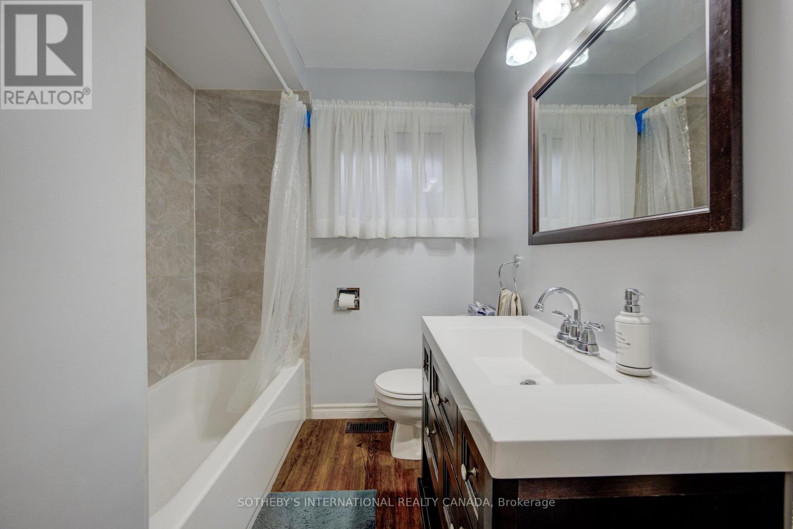 51 Ottawa Crescent W, Guelph, Ontario  N1E 2A7 - Photo 23 - X12393834