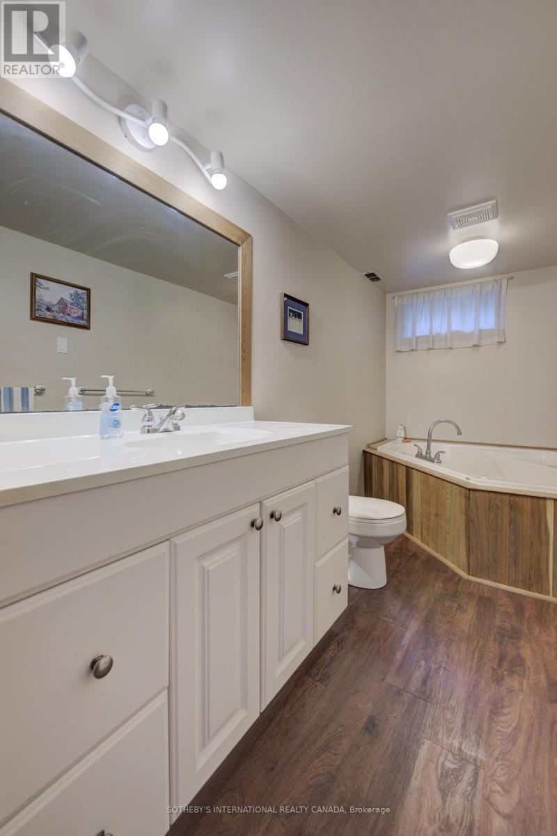 51 Ottawa Crescent W, Guelph, Ontario  N1E 2A7 - Photo 28 - X12393834