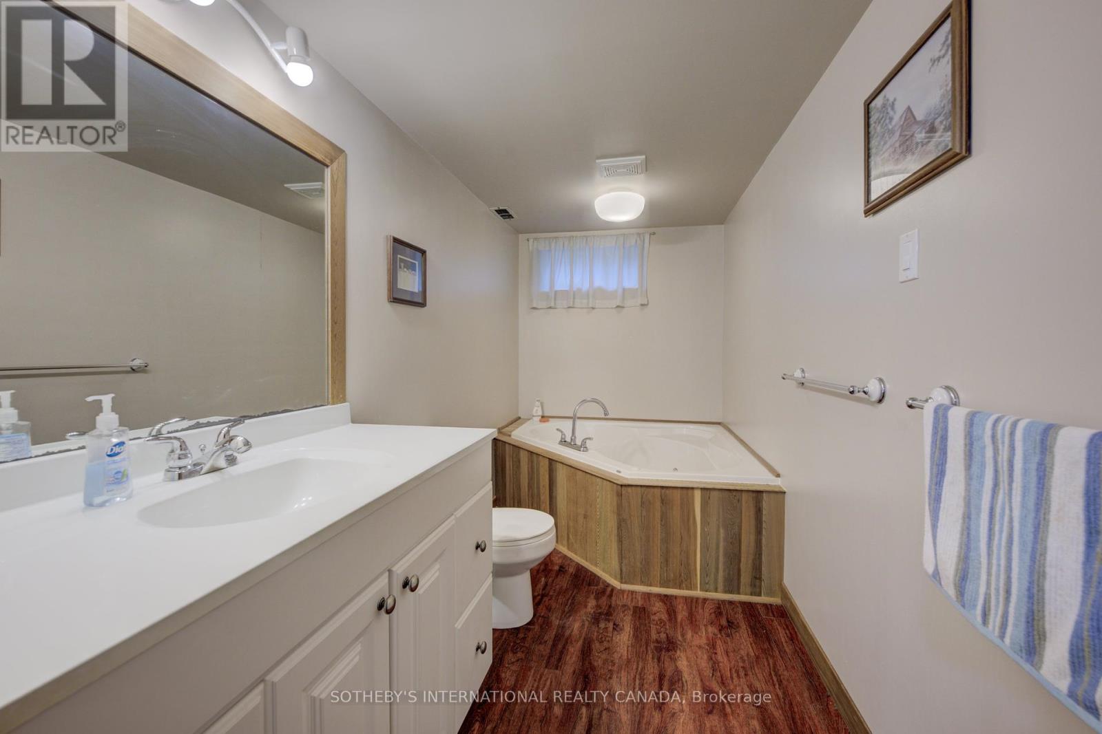 51 Ottawa Crescent W, Guelph, Ontario  N1E 2A7 - Photo 29 - X12393834