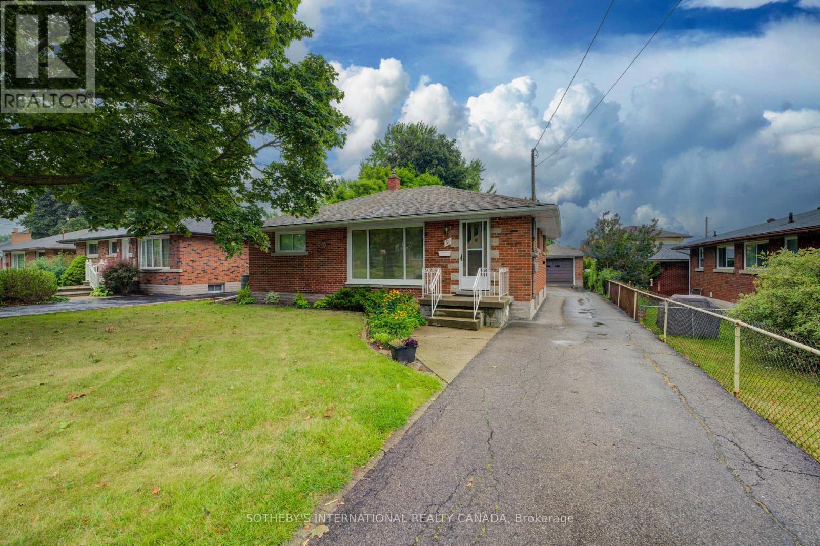 51 Ottawa Crescent W, Guelph, Ontario  N1E 2A7 - Photo 3 - X12393834