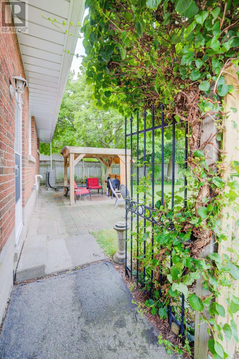 51 Ottawa Crescent W, Guelph, Ontario  N1E 2A7 - Photo 33 - X12393834