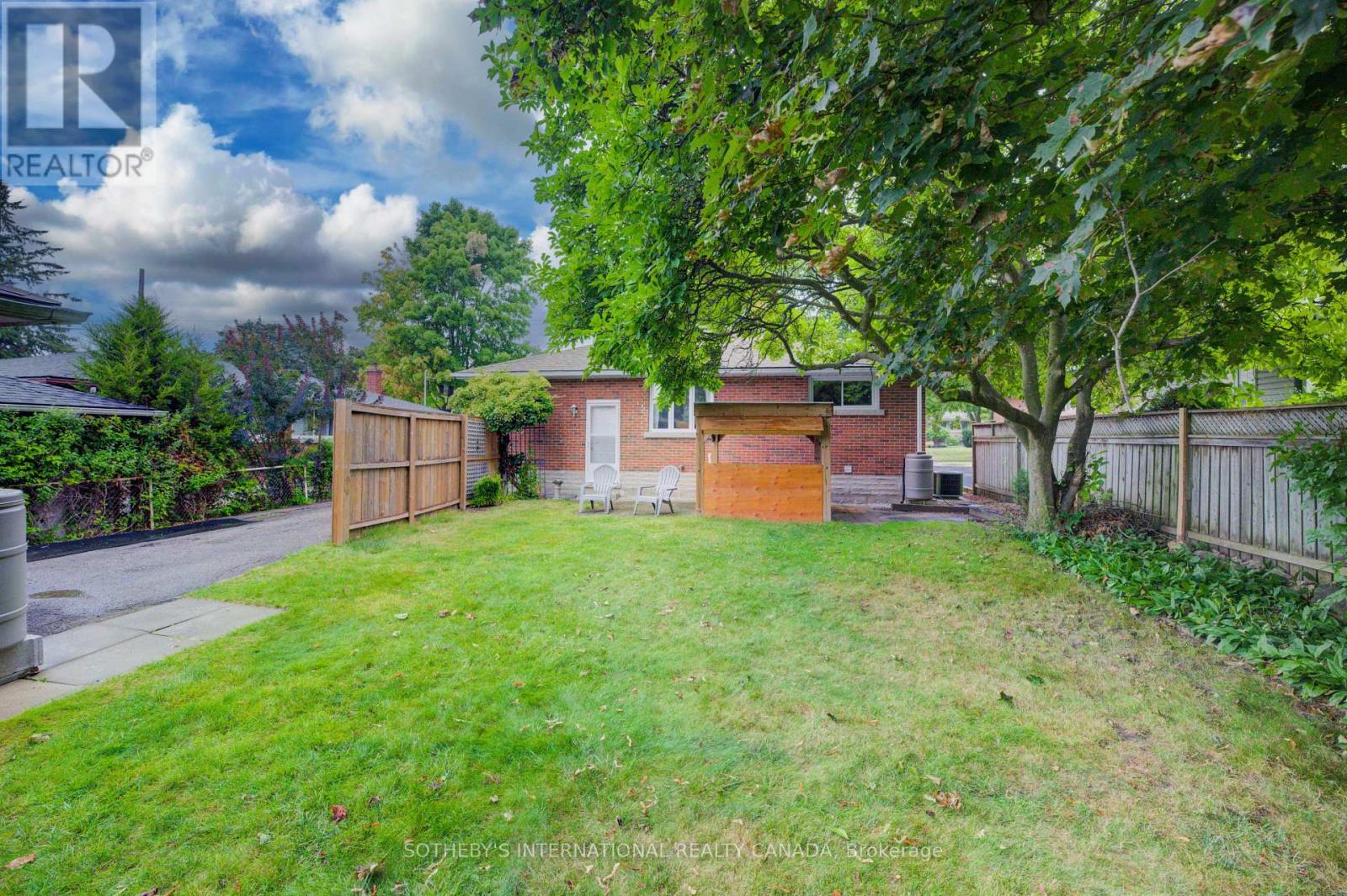 51 Ottawa Crescent W, Guelph, Ontario  N1E 2A7 - Photo 35 - X12393834