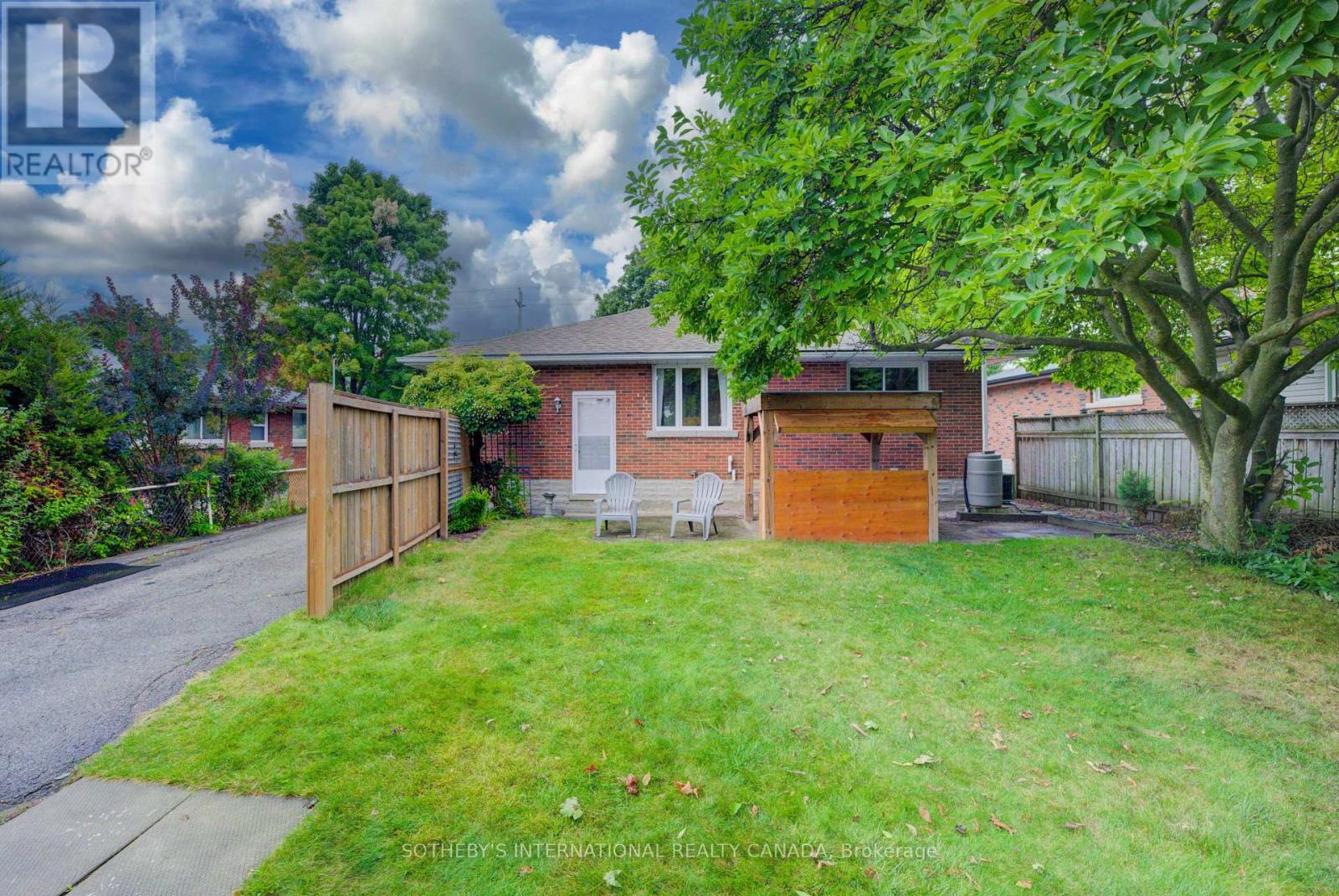 51 Ottawa Crescent W, Guelph, Ontario  N1E 2A7 - Photo 36 - X12393834